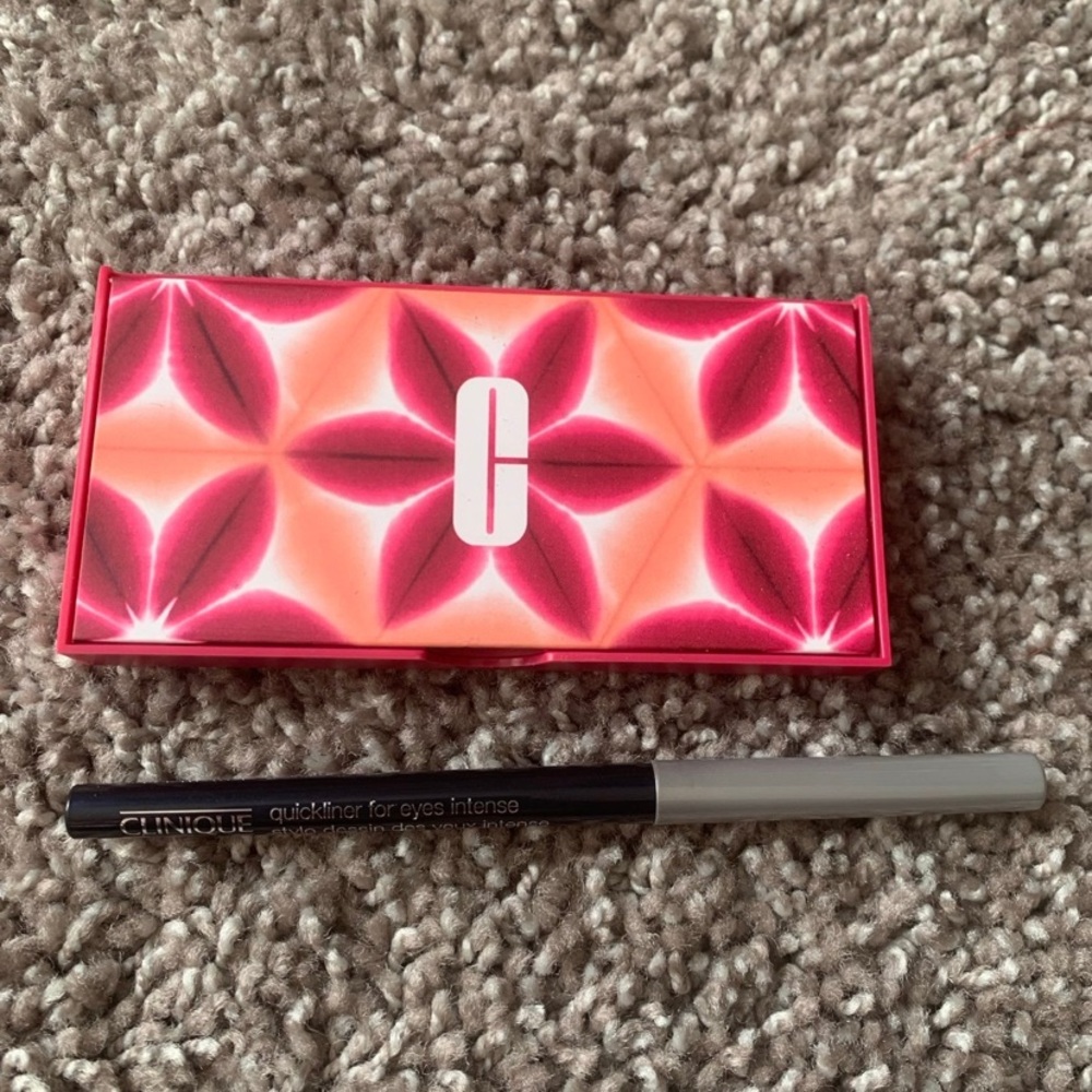 Clinique Eyeshadow Palette with eye liner
